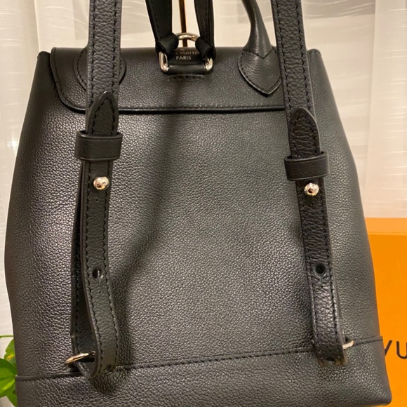 Authentic Louis Vuitton LockMe calfskin backpack in black - Picture 8 of 11